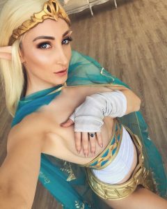 Princess-Zelda-Cosplay-By-Holly-Wolf