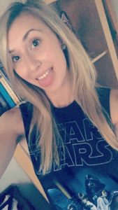 cute-blonde-star-wars-fan-self-shot