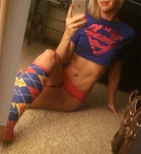 fit-supergirl-selfie