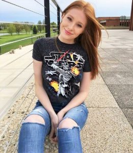 hot-redhead-star-wars-fan-babe