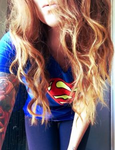 hot-super-woman-fan-selfie